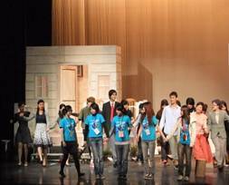 2010 Graduation Plays about The Wizard of OZ Picnic
